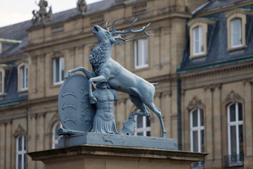 Obraz premium Deer sculpture with crest in front of the main entrance of the New Castle (Neues Schloss) in Germany, Stuttgart