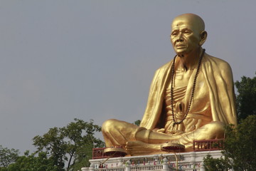 Fototapeta premium Top Attractions The large gold Buddha statue on the hill with the miracle in Asia.