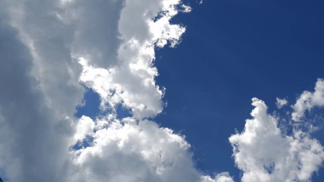 流れる雲と青空215