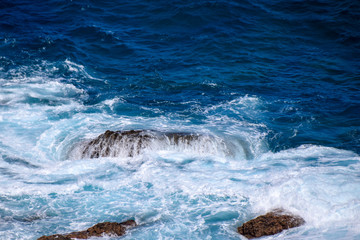 Fototapeta premium Atlantic waves crashing over rocks in the sea