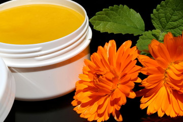 Marigold Ointment, Ringelblumen-Salbe, Naturkosmetik