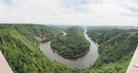 Saarschleife  mit Schifffahrt

