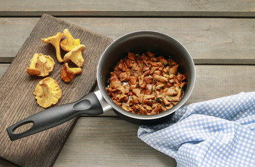 Cantharellus cibarius, Mushrooms with butter.