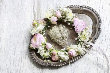 Obraz na płótnie Canvas Wedding wreath with rose, ranunculus and chrysanthemum flowers.
