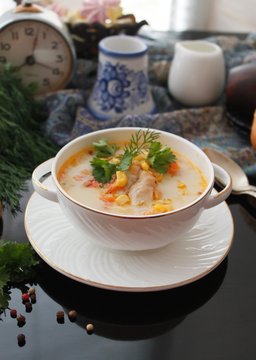 Creamy soup with corn and chicken