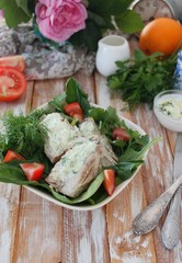 Green salad with mackerel and yoghurt dressing