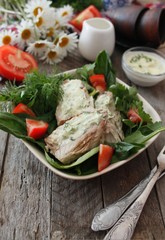 Green salad with mackerel and yoghurt dressing