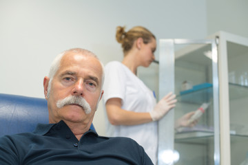 Obraz premium nurse with elderly patient