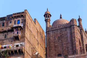 Obraz premium architecture et toits de la ville de Varanasi en Inde