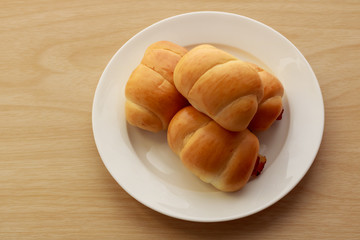 Mini bun bread in dish