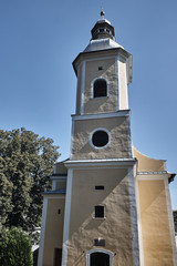 Obraz premium The church tower with a clock in Bystrzyca Klodzka in Poland.