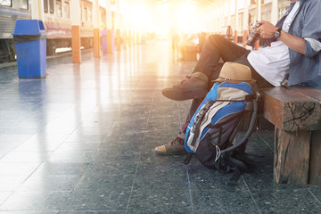 Obraz premium Backpacker at the train station with a traveler. Travel concept.