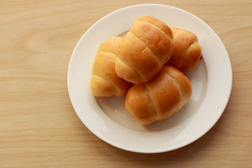 Mini bun bread in dish