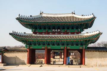 Obraz premium The main gate of Changgyeonggung Palace which was the royal palace of Joseon Dynasty, Honghwamun. South Korea, Seoul. ( Sign board text is 
