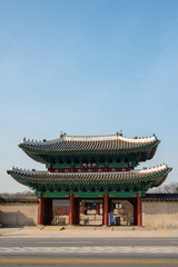 Obraz premium The main gate of Changgyeonggung Palace which was the royal palace of Joseon Dynasty, Honghwamun. South Korea, Seoul. ( Sign board text is 