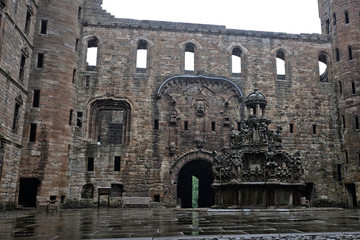 Fototapeta premium Fountain in the castle, Linlithgow, Scotland