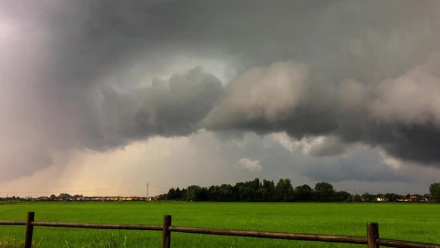 temporale in campagna