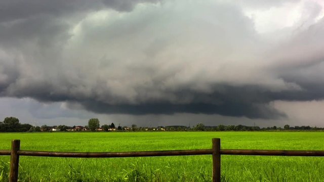temporale in campagna