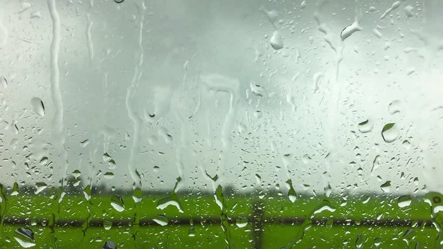 finestra pioggia campagna 