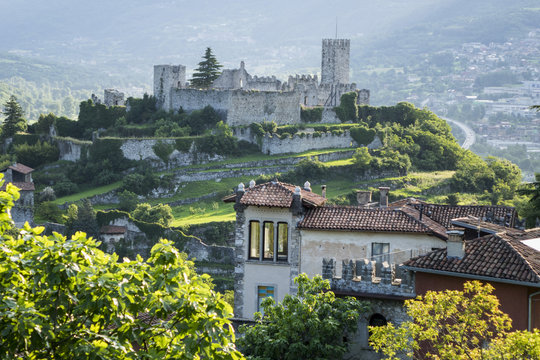 Vista del Castello di Breno