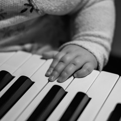 Obraz premium Baby Hands, Big Keyboard