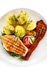 Grilled chicken fillet and vegetables 