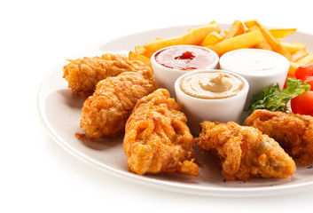 Fried chicken nuggets and vegetables 