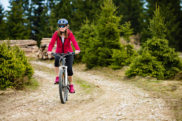 Naklejka premium Middle-aged woman riding bicycle