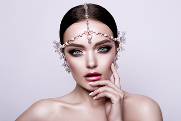 Portrait of a beautiful fashion brunette bride, sweet and sensual. Wedding make up and hair. Wight...