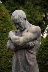 Obraz premium Woman Playing Violin Sculpture in Milan Monumental Cemetery