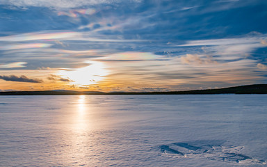 Fototapeta na wymiar frozen lake sunset