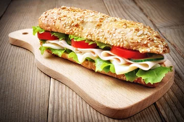 Foto op Plexiglas Broodje met ham, kaas, sla, komkommer en tomaat © fabiomax
