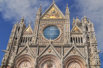 Fototapeta na wymiar Catedral Duomo de Nuestra Señora Asunción, en Siena