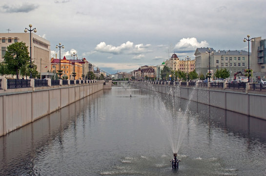 promenade with fountains