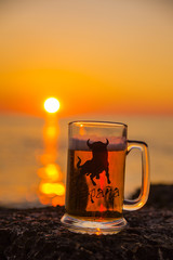 Cerveza - Bier - Spanien - Stier - Cerveza bei Sonnenuntergang