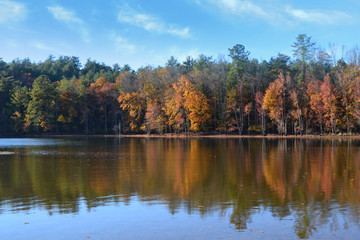 Fototapeta na wymiar Lake James in the fall