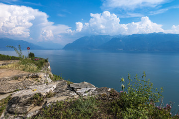 Der Genfer See Lac Léman mit den Alpen im Hintergrund