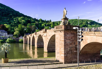 Heidelberg Karl-Theodor-Brücke Alte Brücke bei blauen Himmel