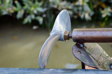 propeller long tail boat