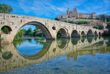 Fototapeta premium The Old Bridge at Beziers and the Saint Nazaire Cathedral
