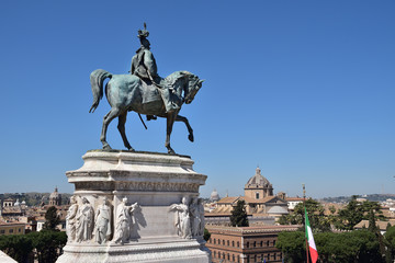 Fototapeta premium Statue des Viktor Emanuel II. vor dem Vittoriano | Rom