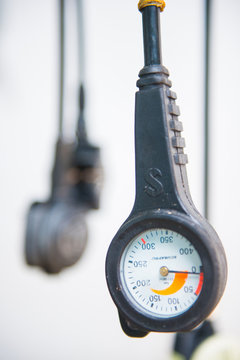 Regulator And Pressure Gauge For Scuba Diving