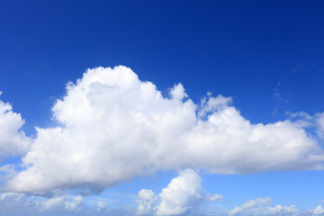 Naklejka na ściany i meble 南国沖縄の紺碧の空と夏雲 