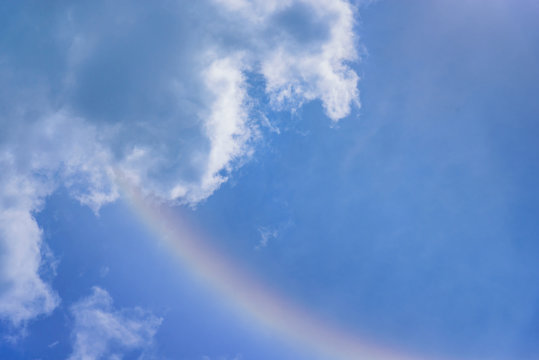 Blur sun halo with cloud in the blue sky.