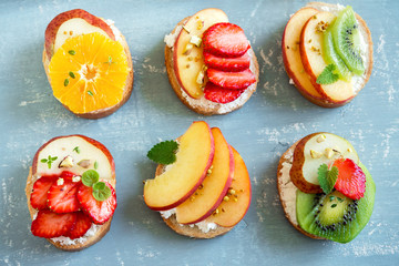 Fruit dessert sandwiches with ricotta cheese