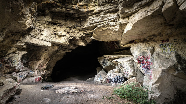 entr&eacute;e d'une grotte