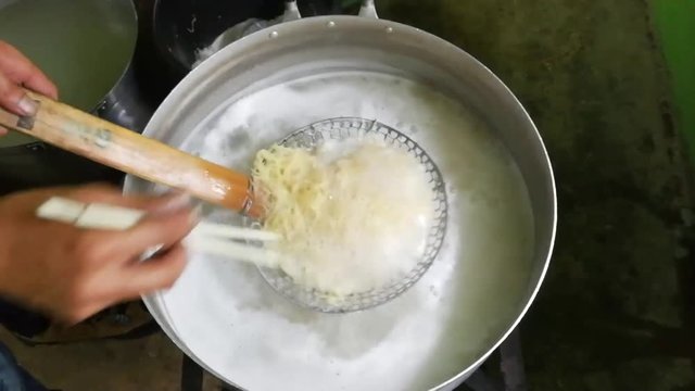 Egg noodles with rice noodles in hot water