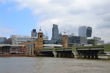 Fototapeta na wymiar London - Thames and London Bridge