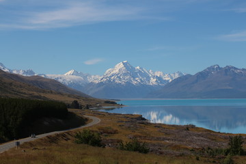 Fototapeta na wymiar ニュージーランドのマウントクックとプカキ湖