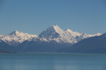 Fototapeta na wymiar ニュージーランドのマウントクックとプカキ湖